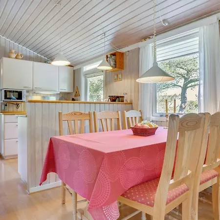 Hrefna - 350m From The Sea By Interhome