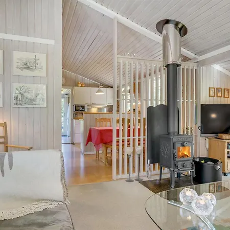 Hrefna - 350m From The Sea By Interhome