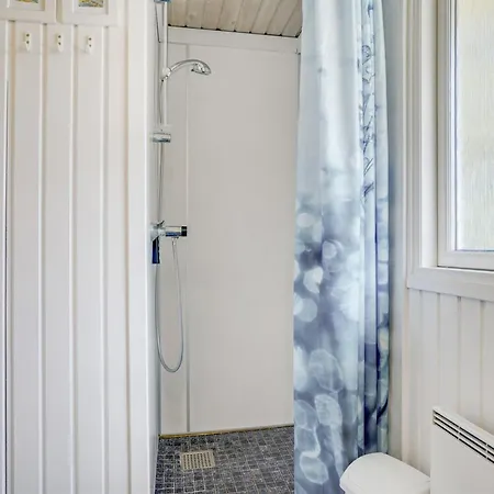 Hrefna - 350m From The Sea By Interhome