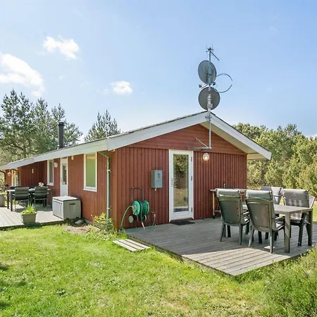 Hrefna - 350m From The Sea By Interhome